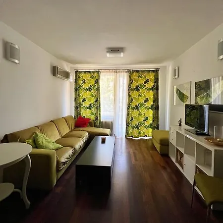 Comfy 2-Room Condo Downtown Apartment